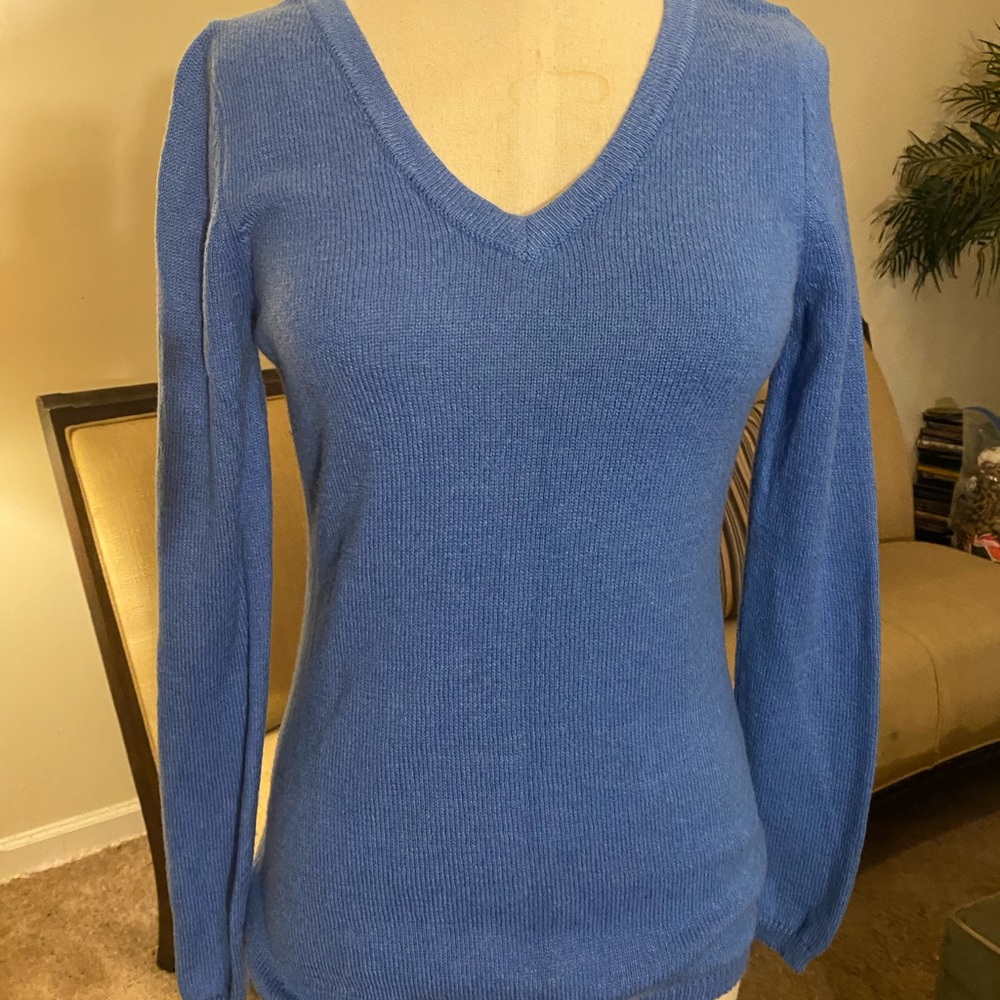 Women’s V neck Sweater